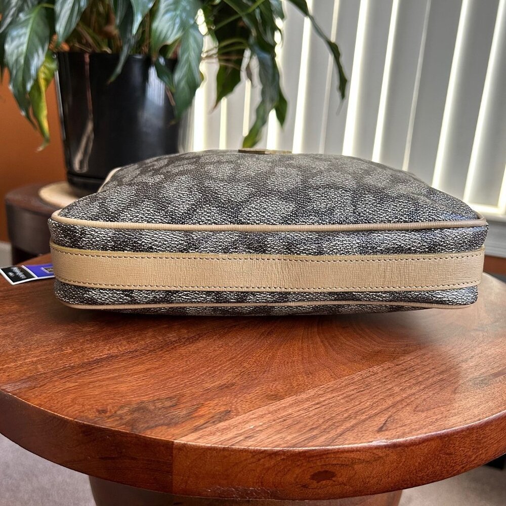 New YVES SAINT LAURENT Giraffe Print Accessory Pouch 🦒 - Picture 5 of 9